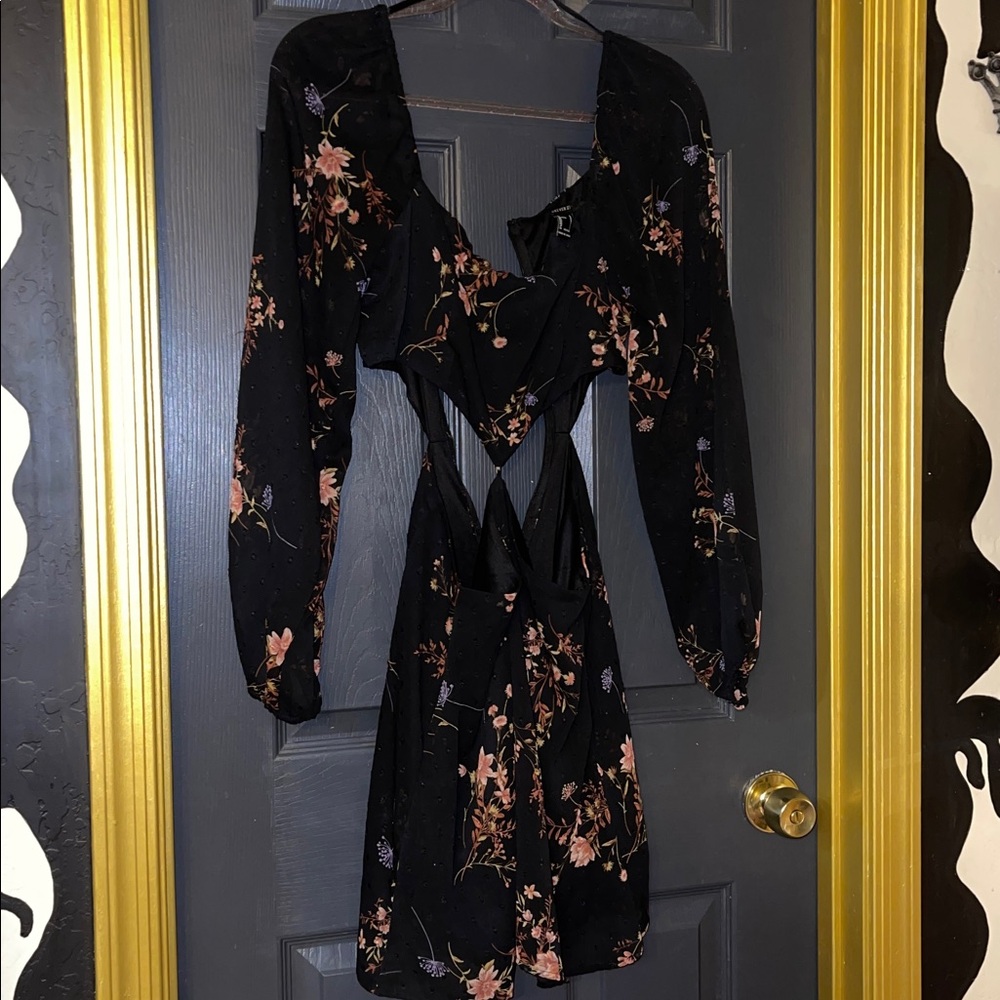 Forever 21 Elegant Floral Long Sleeve Cut-out Dress - Picture 4 of 4